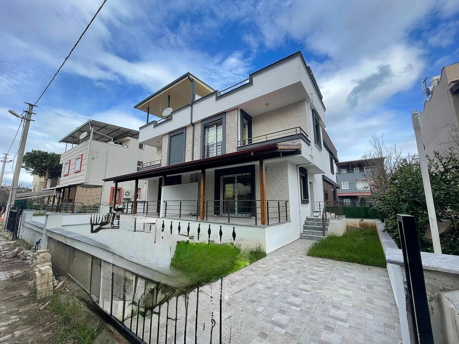 Brandneue 3+1 Eckvilla Zum Verkauf In Seferihisar Payamlı, 350 M Vom Meer Entfernt.