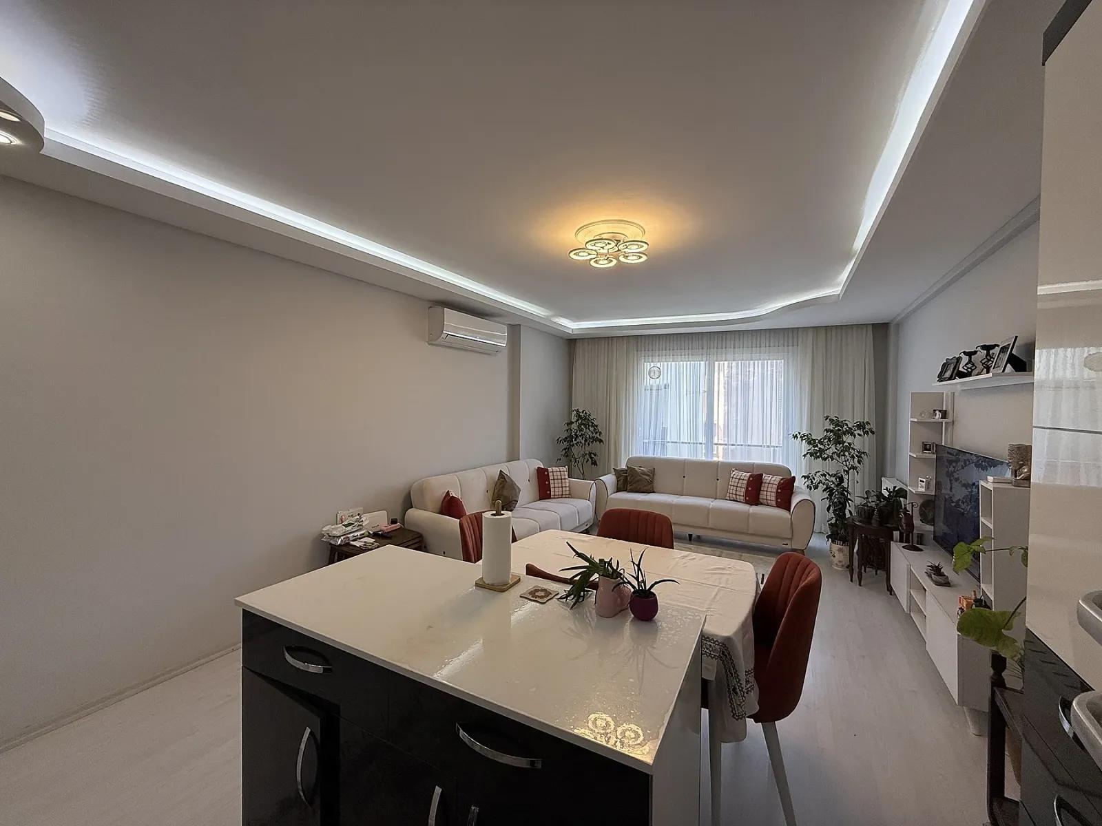 Seferihisars bevorzugtes Viertel bietet eine Gelegenheit 2+1 Wohnung zum Verkauf