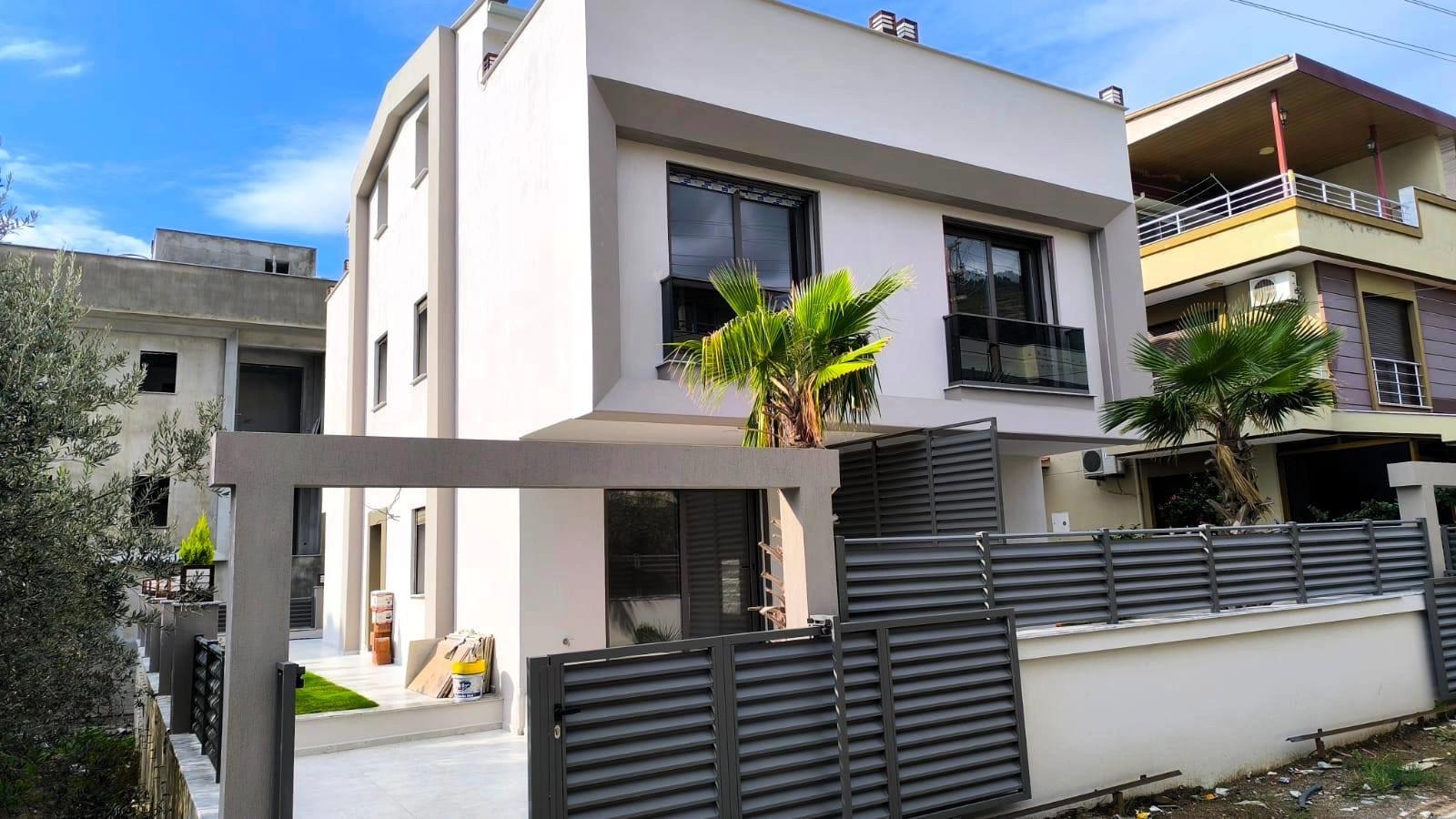 Gelegenheit Zum Verkauf: 3+1 Villa Mit Großzügigem Garten In Özdere