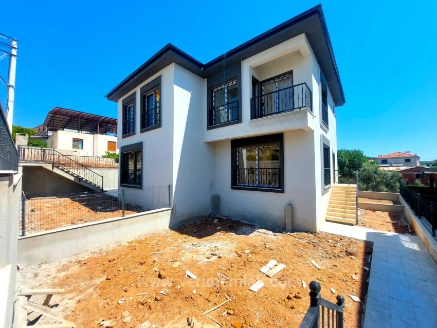 Moderne Eckvilla Auf Einem Grundstück In Payamlı, Seferihisar Zu Verkaufen | 2+1 Villa Mit Baugenehmigung.