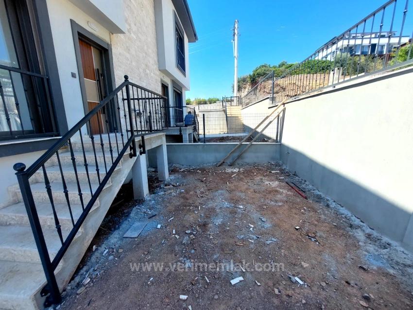 Moderne Eckvilla Auf Einem Grundstück In Payamlı, Seferihisar Zu Verkaufen | 2+1 Villa Mit Baugenehmigung.