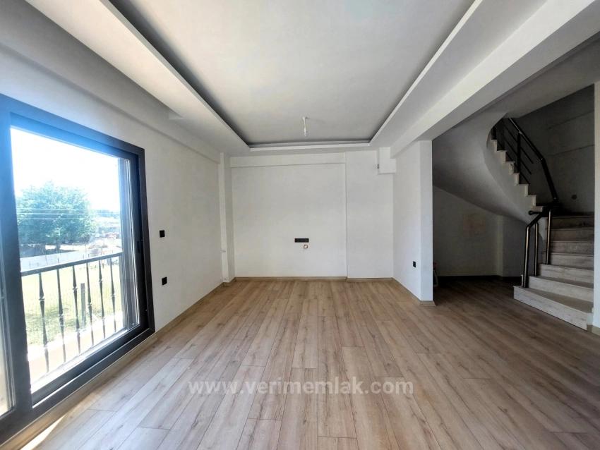 Moderne Eckvilla Auf Einem Grundstück In Payamlı, Seferihisar Zu Verkaufen | 2+1 Villa Mit Baugenehmigung.