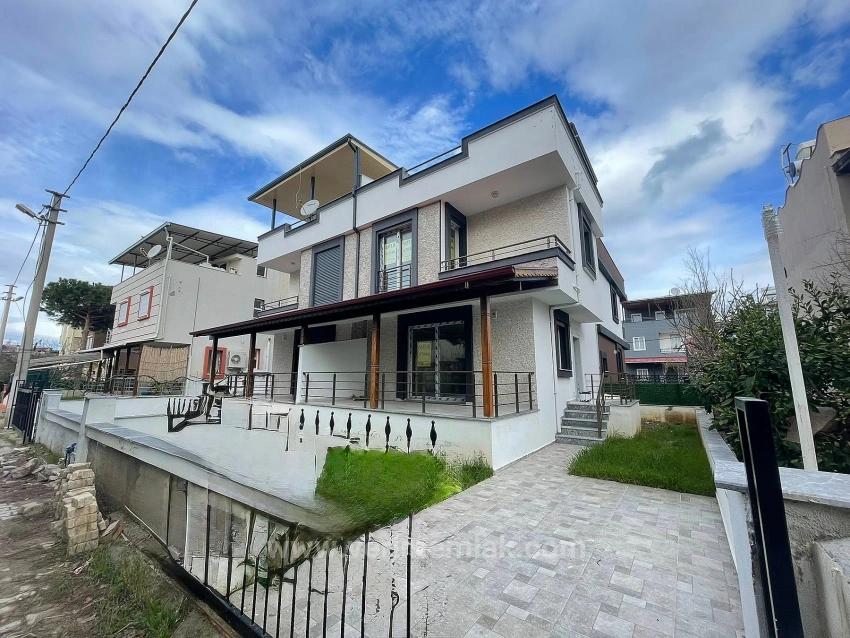 Brandneue 3+1 Eckvilla Zum Verkauf In Seferihisar Payamlı, 350 M Vom Meer Entfernt.