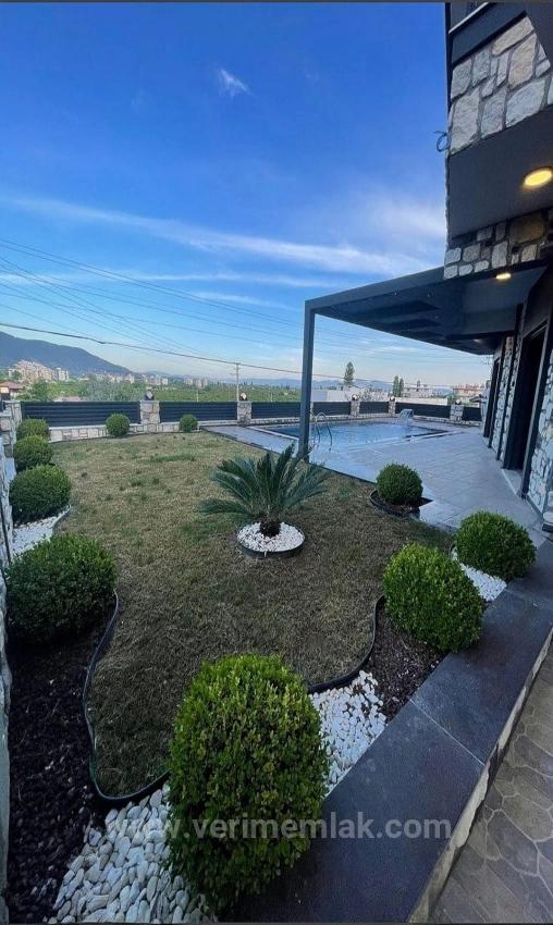 3+1 Freistehende Villa Mit Pool Und Garten Zum Verkauf In Gumuldur