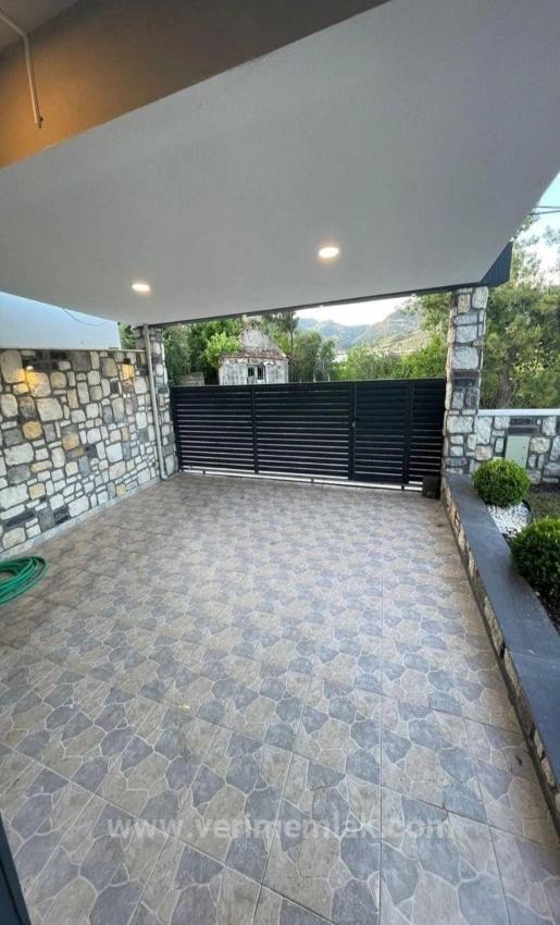 3+1 Freistehende Villa Mit Pool Und Garten Zum Verkauf In Gumuldur