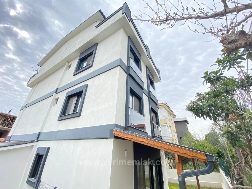 Luxuriöse 6+1 Villa In Özdere Orta Mahalle, 400 M Vom Meer Entfernt, Im Stadtzentrum.