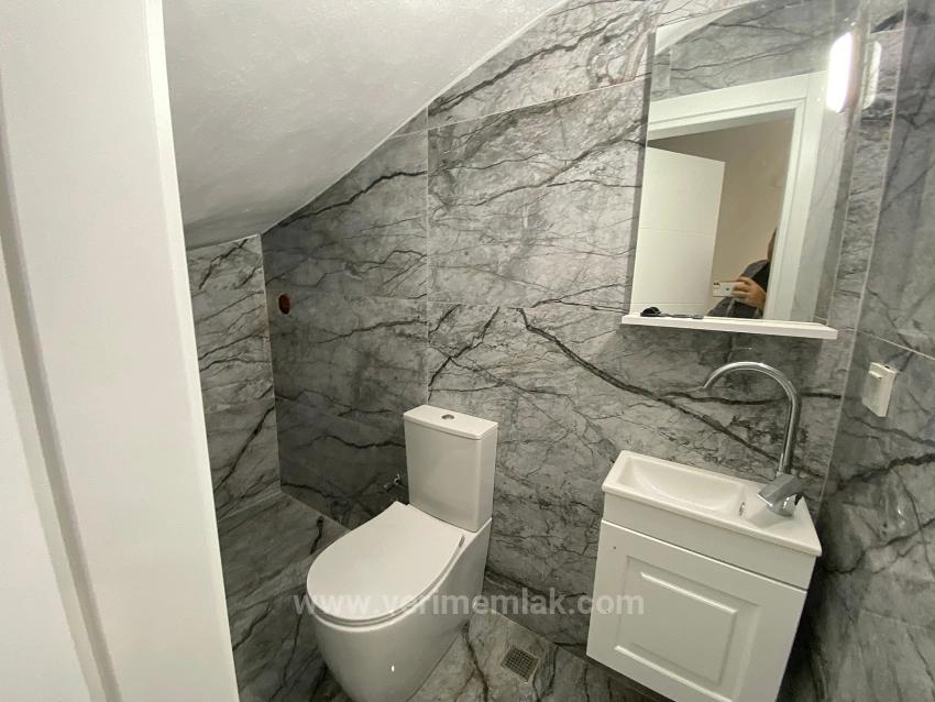 6+1 Villa Zu Verkaufen, 400 Meter Vom Meer Entfernt Und Ganz In Der Nähe Des Marktes Und Des Zentrums