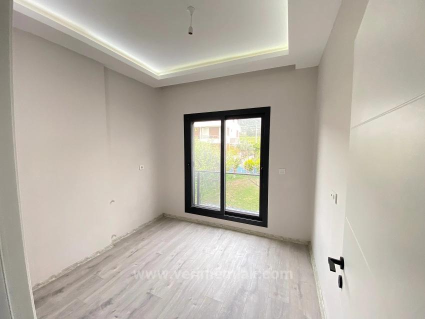 6+1 Villa Zu Verkaufen, 400 Meter Vom Meer Entfernt Und Ganz In Der Nähe Des Marktes Und Des Zentrums