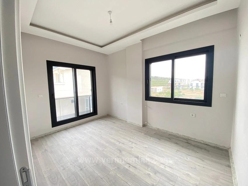 6+1 Villa Zu Verkaufen, 400 Meter Vom Meer Entfernt Und Ganz In Der Nähe Des Marktes Und Des Zentrums