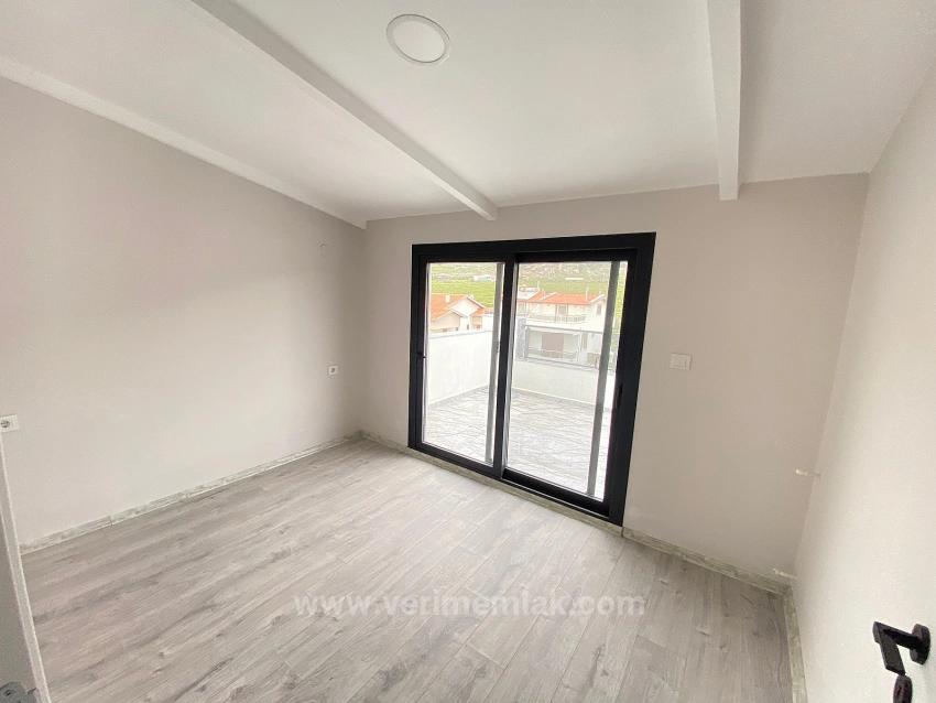 6+1 Villa Zu Verkaufen, 400 Meter Vom Meer Entfernt Und Ganz In Der Nähe Des Marktes Und Des Zentrums