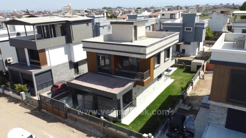 Moderne Und Luxuriöse 3+1-Zimmer-Villa Mit Privatem Pool Zum Verkauf Im Viertel Cumhuriyet, Seferihisar