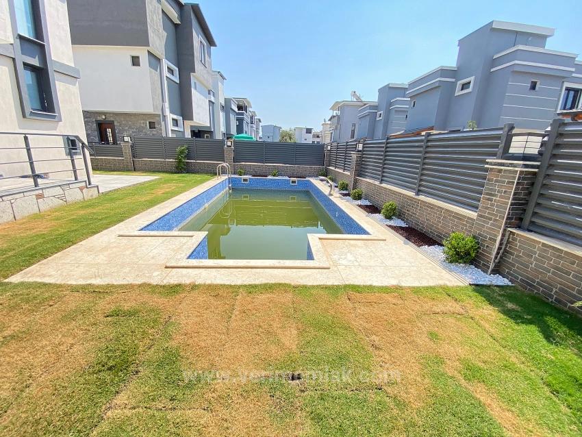 Moderne Und Luxuriöse 3+1-Zimmer-Villa Mit Privatem Pool Zum Verkauf Im Viertel Cumhuriyet, Seferihisar