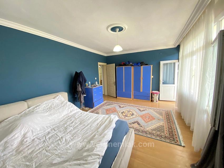 Im Herzen Von Gumuldur Gelegen, Im 2. Stock, Netto 150Mt, 3+1 Wohnung Zum Verkauf