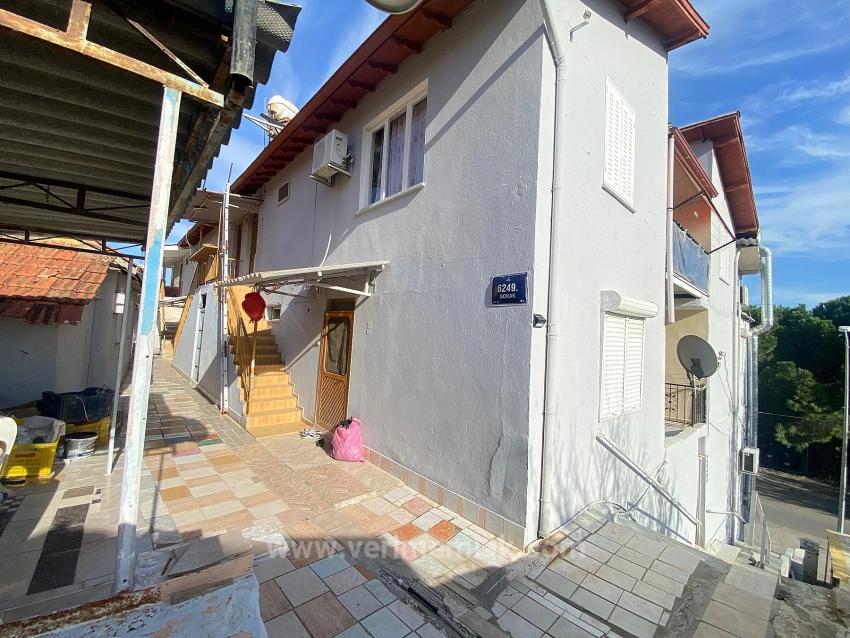 Im Herzen Von Gumuldur Gelegen, Im 2. Stock, Netto 150Mt, 3+1 Wohnung Zum Verkauf