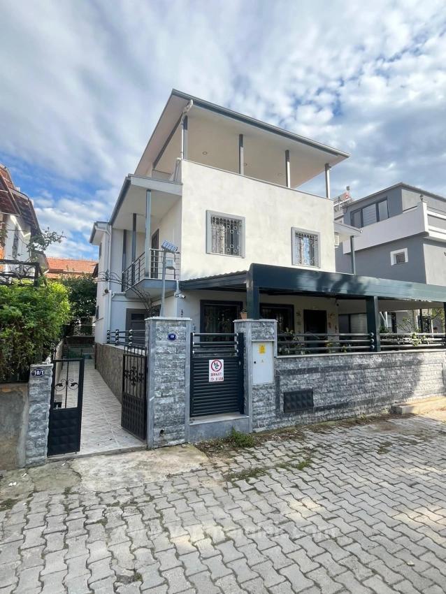 Luxuriöse 3+1 Doppelhaushälfte Mit Großzügigem Garten, 350 Meter Vom Meer Entfernt In Özdere Orta Mahalle!