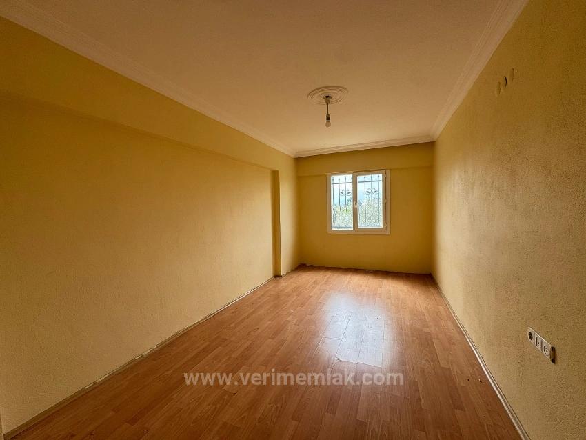 Großzügige Und Helle 2+1-Zimmer-Wohnung In Meeresnähe In Gümüldür Fevzi Çakmak Zu Verkaufen.