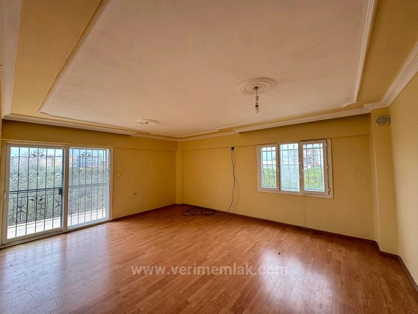 Großzügige Und Helle 2+1-Zimmer-Wohnung In Meeresnähe In Gümüldür Fevzi Çakmak Zu Verkaufen.