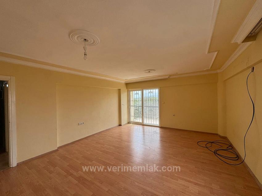 Großzügige Und Helle 2+1-Zimmer-Wohnung In Meeresnähe In Gümüldür Fevzi Çakmak Zu Verkaufen.