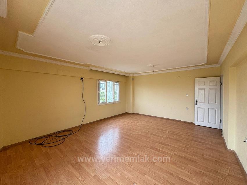 Großzügige Und Helle 2+1-Zimmer-Wohnung In Meeresnähe In Gümüldür Fevzi Çakmak Zu Verkaufen.