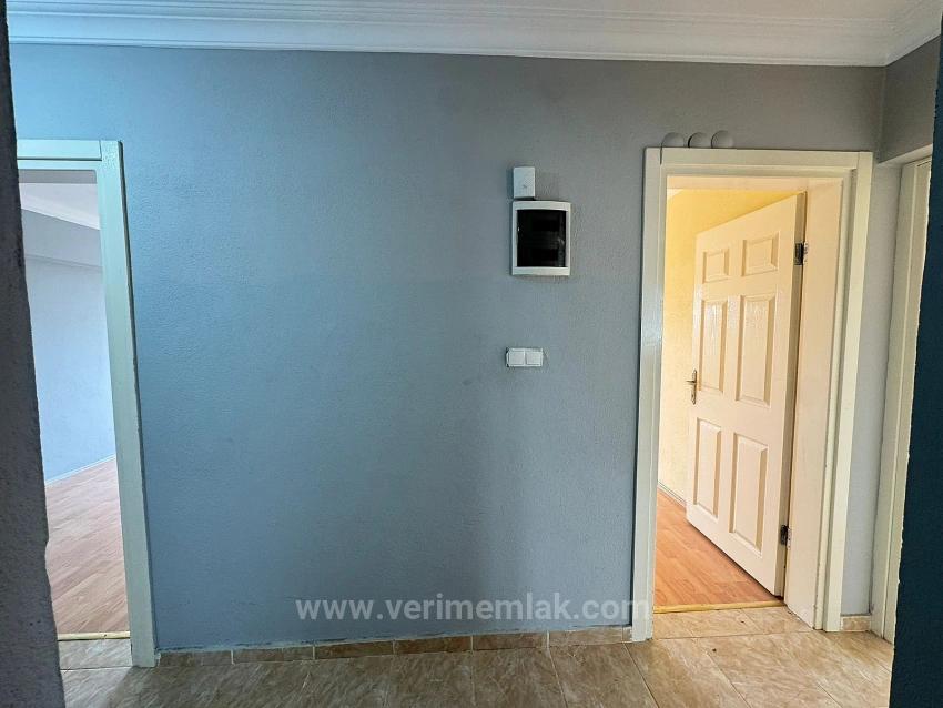 Großzügige Und Helle 2+1-Zimmer-Wohnung In Meeresnähe In Gümüldür Fevzi Çakmak Zu Verkaufen.