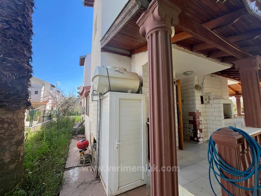 3+1 Villa Zum Verkauf Im Stadtteil Seferihisar Cumhuriyet, Şöhretler-Gelände, Mit Garten Und Erforderlicher Wartung