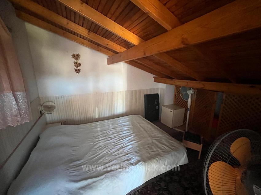 3+1 Villa Zum Verkauf Im Stadtteil Seferihisar Cumhuriyet, Şöhretler-Gelände, Mit Garten Und Erforderlicher Wartung