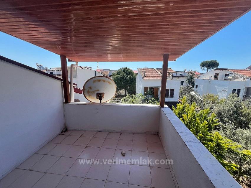 3+1 Villa Zum Verkauf Im Stadtteil Seferihisar Cumhuriyet, Şöhretler-Gelände, Mit Garten Und Erforderlicher Wartung