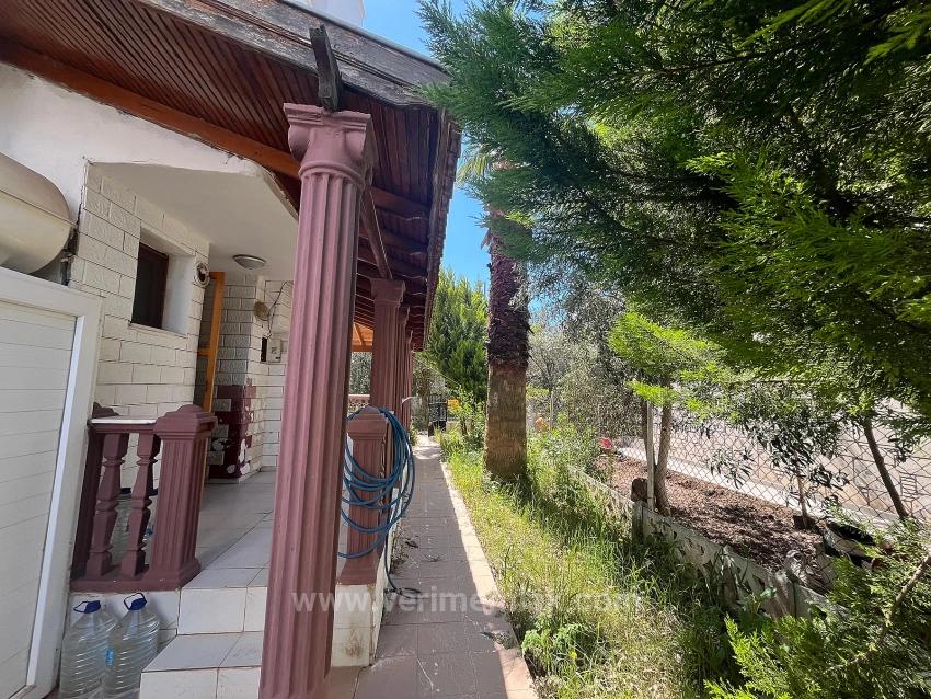 3+1 Villa Zum Verkauf Im Stadtteil Seferihisar Cumhuriyet, Şöhretler-Gelände, Mit Garten Und Erforderlicher Wartung