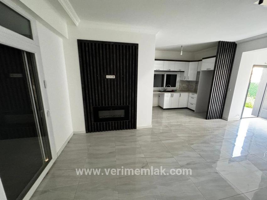 2+1-Zimmer Villa Zu verkaufen in Cumhuriyet Bz. Seferihisar Doğanbey - 210 m²