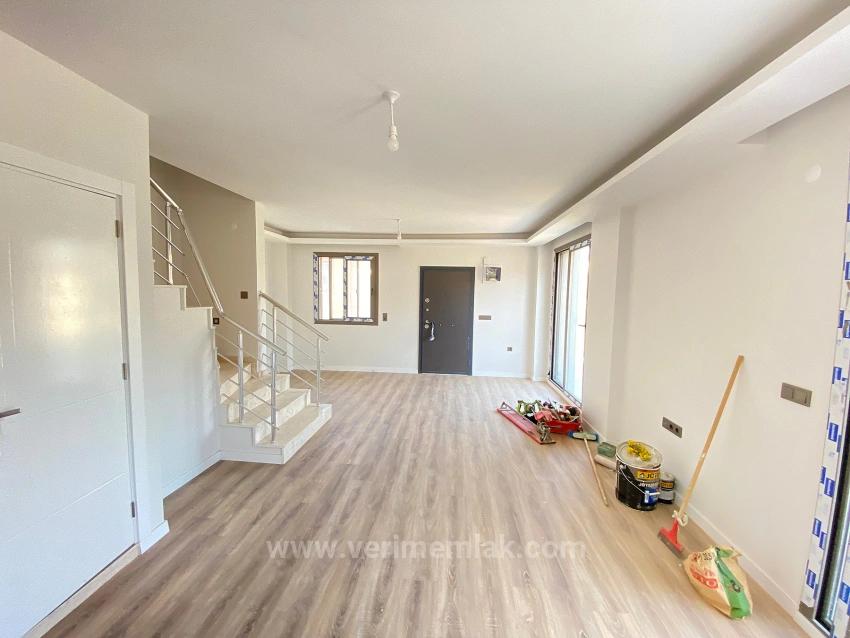 2+1 Villa Zum Verkauf Mit Komplettem Meeresgarten In Seferihisar Ürkmez