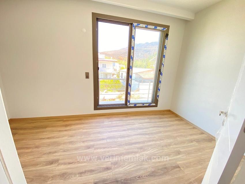 2+1 Villa Zum Verkauf Mit Komplettem Meeresgarten In Seferihisar Ürkmez