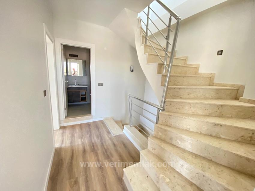 2+1 Villa Zum Verkauf Mit Komplettem Meeresgarten In Seferihisar Ürkmez