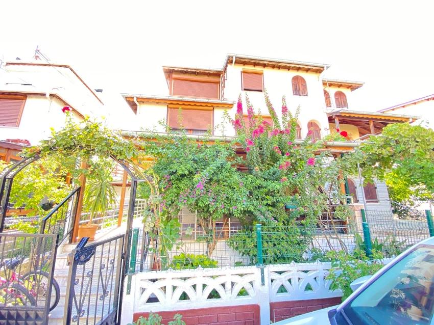 Freistehende 4+1 Villa Zum Verkauf Mit Großem Garten Auf Einem Grundstück In Doğanbey