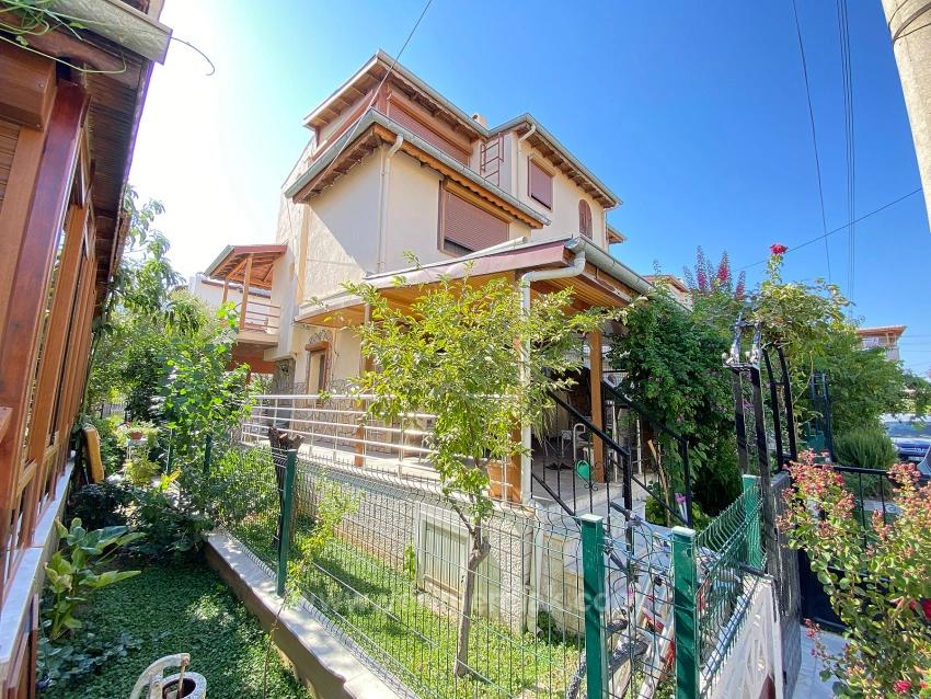 Freistehende 4+1 Villa Zum Verkauf Mit Großem Garten Auf Einem Grundstück In Doğanbey