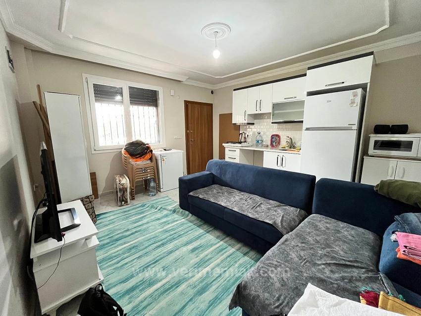 1+1-Apartment Zum Verkauf In Seferihisar/Mersin, 500 M Vom Meer Entfernt, Mit Garten, Keine Weiteren Renovierungsarbeiten Erforderlich.