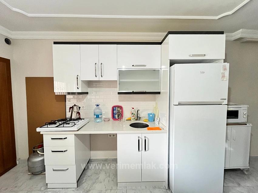 1+1-Apartment Zum Verkauf In Seferihisar/Mersin, 500 M Vom Meer Entfernt, Mit Garten, Keine Weiteren Renovierungsarbeiten Erforderlich.