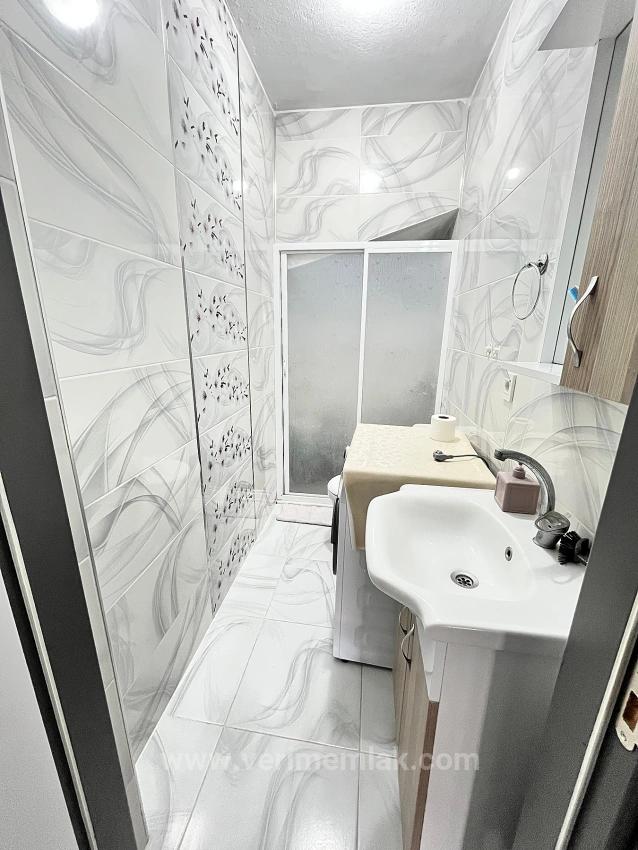 1+1-Apartment Zum Verkauf In Seferihisar/Mersin, 500 M Vom Meer Entfernt, Mit Garten, Keine Weiteren Renovierungsarbeiten Erforderlich.