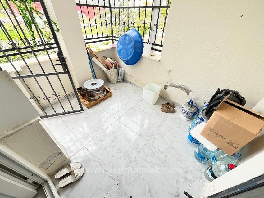 1+1-Apartment Zum Verkauf In Seferihisar/Mersin, 500 M Vom Meer Entfernt, Mit Garten, Keine Weiteren Renovierungsarbeiten Erforderlich.