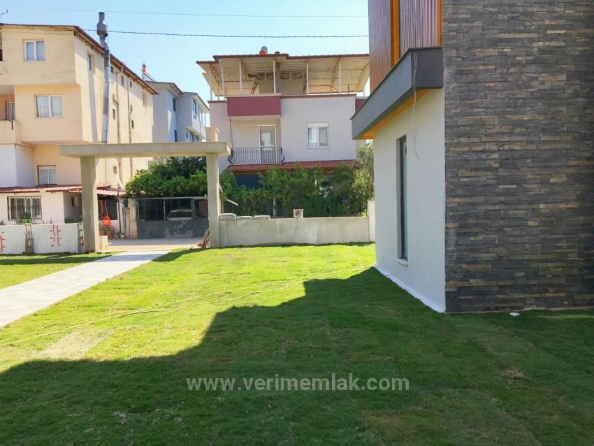 3+1 Villa Zum Verkauf Mit Einem Einzelnen Freistehenden Pool Am Meer In Ürkmez