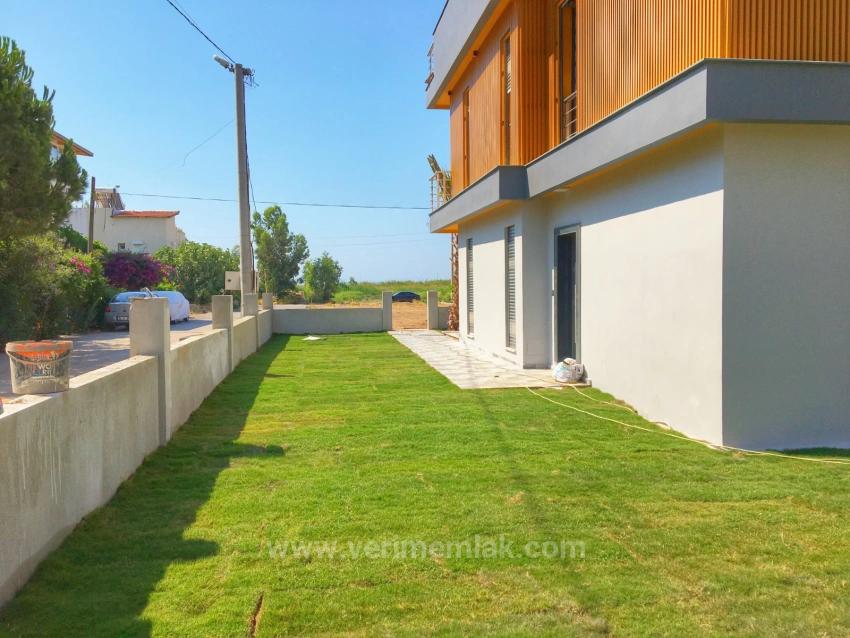 3+1 Villa Zum Verkauf Mit Einem Einzelnen Freistehenden Pool Am Meer In Ürkmez