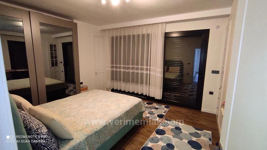 3+1 Villa Zum Verkauf Mit Einem Einzelnen Freistehenden Pool Am Meer In Ürkmez