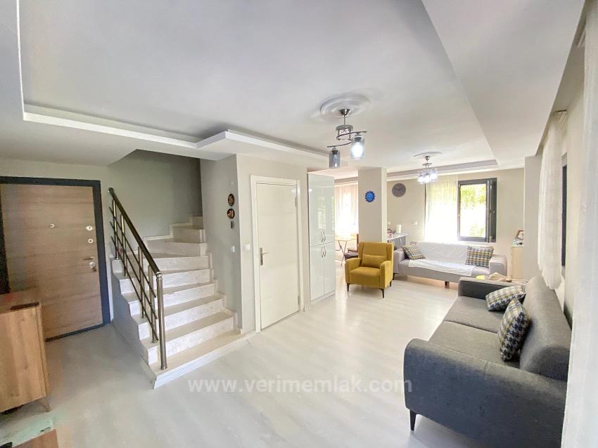 Luxuriöse 3+1 Maisonette-Wohnung Zum Verkauf In Ürkmez, 400 Meter Vom Meer Entfernt, Zentral Gelegen