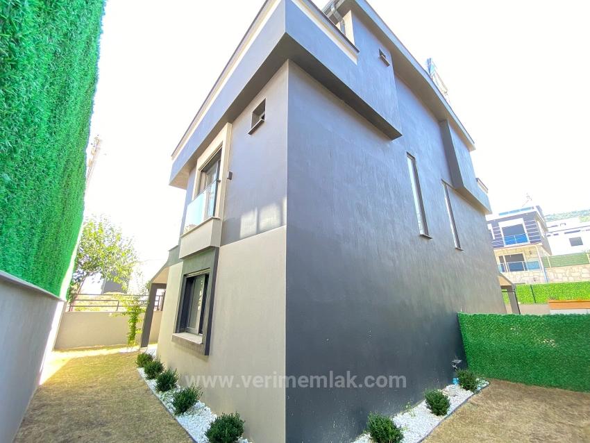 Luxuriöse Eckvilla (3+1 Zimmer) Mit Vollem Meerblick Im Atatürk-Viertel Von Seferihisar Zu Verkaufen!