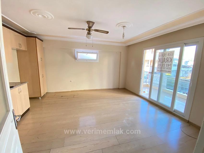 2+1-Zimmer-Wohnung Zur Miete In Seferihisar, Mersin-Gebiet, Nur 100 Meter Vom Meer Entfernt!