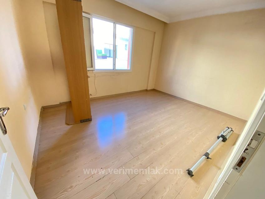 2+1-Zimmer-Wohnung Zur Miete In Seferihisar, Mersin-Gebiet, Nur 100 Meter Vom Meer Entfernt!