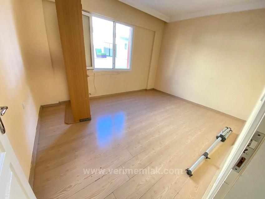 2+1-Zimmer-Wohnung Zur Miete In Seferihisar, Mersin-Gebiet, Nur 100 Meter Vom Meer Entfernt!