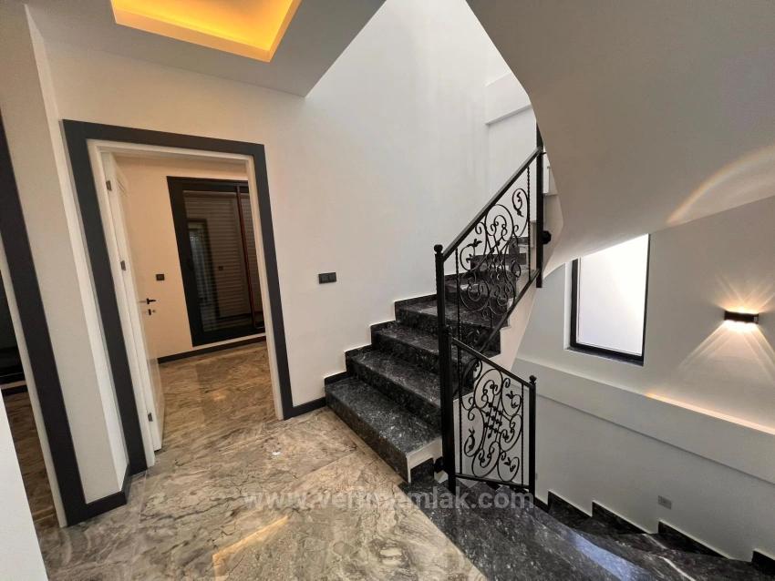 Luxuriöse Freistehende 3+1-Zimmer-Villa In Seferihisar Mit Vollem Meerblick Und Smart-Home-Systemen Zu Verkaufen