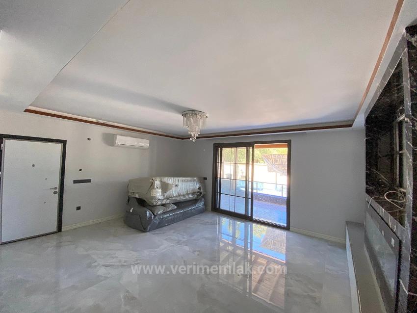 Ultra-Luxus-3+1-Villa Zum Verkauf Mit Privatem Garten, Direkt Am Meer In Ürkmez