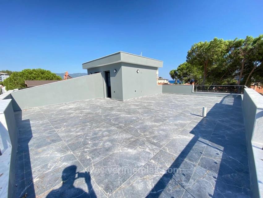 Luxuriöse 3+1 Villa Zum Verkauf In Ürkmez Mit Großem Garten Und Freistehendem Meer