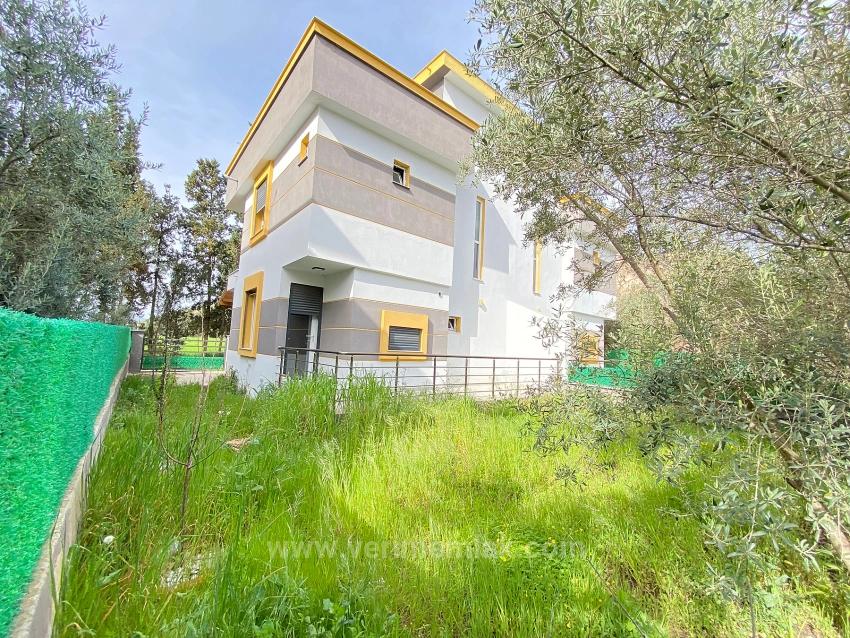 3+1 Villa Zum Verkauf In Doğanbey, Geräumig, Mit Freistehendem Garten, Nahe Dem Meer